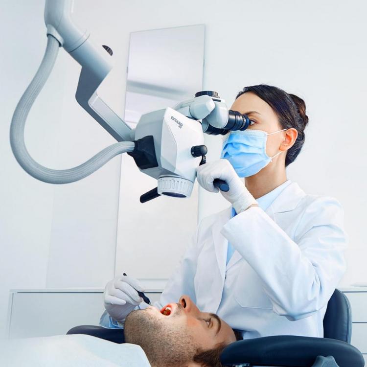 Tratamentul endodontic la microscop — 1